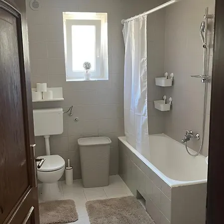 Ivan's Oasis Apartman *